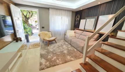 Casa em condomínio fechado no bairro Humaitá em Porto Alegre.