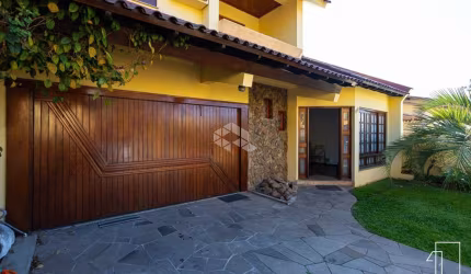 Casa com piscina, 3 dormitórios, sendo uma suíte, no Bairro Nossa Senhora das Graças, em Canoas - RS.