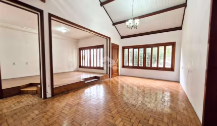 Casa com 4 dormitórios, terreno com 742m², para investidores, localizada em Bairro Nossa Senhora das Graças em de Canoas.