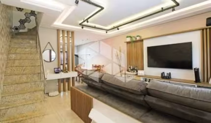 Casa com 3 dormitórios, sendo uma suíte, semi mobiliada, vaga para 02 carros, no bairro São José, em Canoas. Aceira Financiamento Bancário.