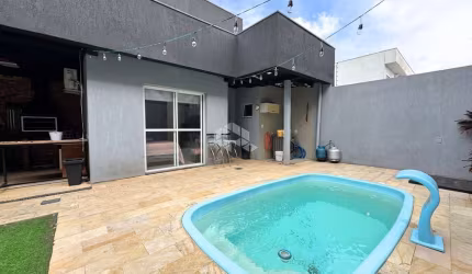 Sobrado semi mobiliado, com 3 dormitórios, sendo duas suítes, 2 banheiros, 200m² privativos, 02 vagas de garagem, no bairro Igara, na cidade de Canoas