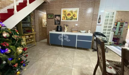 CASA SOBRADO DE 4 QUARTOS COM PÁTIO NO BAIRRO NITERÓI