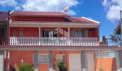 Ótimo sobrado a venda em Canoas/RS no bairro Harmonia 3dorm, 1suíte c/ piscina.