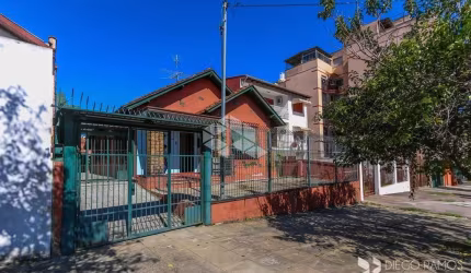 Casa  com 5 quartos no centro de Canoas.