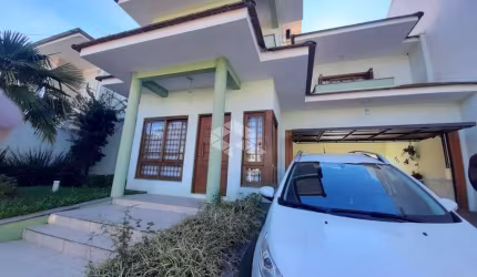 Casa 3 dormitórios com suíte 4 vagas e pátio no Moinhos de Vento em Canoas