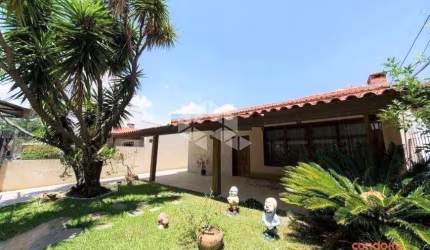 CASA TÉRREA, 3 DORMITÓRIOS, SUITE, 5 VAGAS E PISCINA EM IPANEMA