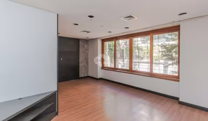 Casa três dormitórios, 540 M² de area construída, duas suites, lavabo no bairro Higianópolis