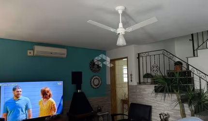 Casa dois dormitórios, duas suítes, reformada, À Venda, na divisa dos bairros Santana/Partenon Porto Alegre.
