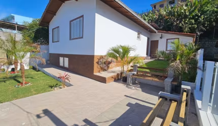 Casa 3 dormitórios no Bairro Trindade