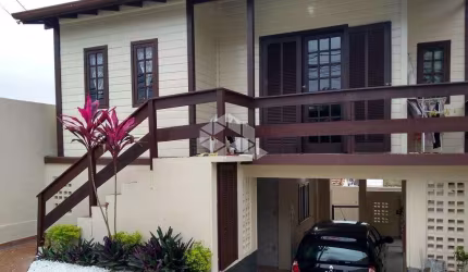 Casa com 4 quatos, em Capoeiras, Florianópolis-SC