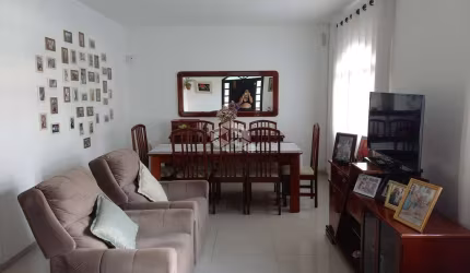 Casa Sobrado  com 4 quartos  01 suíte em Barreiros- São José/SC
