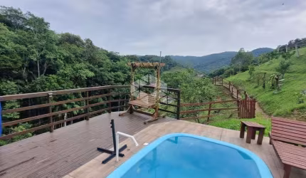 Sitio à venda em Águas Mornas.