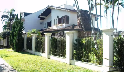 Linda Casa de Esquina Três Figueiras