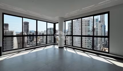 Apartamento Próximo ao Mar com 290m² de Área e 4 Suítes