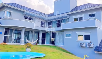 Casa de alto padrão com 4 dormitórios, sendo 2 suítes,2 suites americana em condomínio fechado a venda no bairro Carneiros em Lajeado/RS