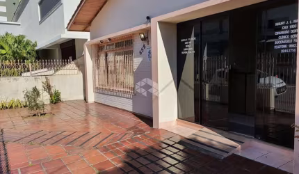 Casa térrea,  3 quartos (1 suíte), 116m2 privativos, consultório, Balneário do Estreito, Florianópolis, SC