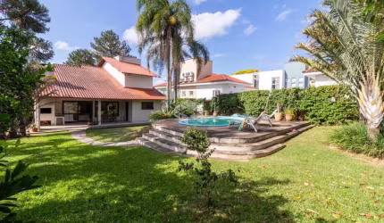 CASA 4D,2SUÍTES, 4 VAGAS DE CARROS, CONDOMÍNIO FANTÁSTICO.