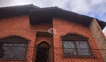 Casa residencial à venda, 4 dormitórios, 1 suíte, 4 vagas no bairro Vila Ipiranga - Porto Alegrre - RS
