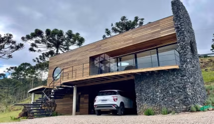 Casa com vista panorâmica MOBILIADA com 4 dormitórios, sendo 4 suítes, 2 vagas de garagem em URUBICI /SC.