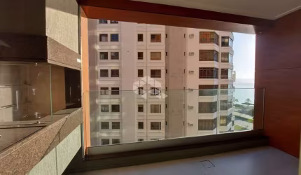 Apartamento com 3 suítes (sendo 1 master), 2 vagas de garagem na Beira-Norte em Florianópolis/SC.