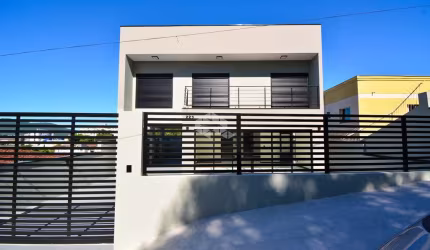 CASA COM 3 SUÍTES E VISTA PANORÂMICA NA TRINDADE EM FLORIANÓPOLIS
