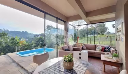 Linda casa em terreno de 844 m²!