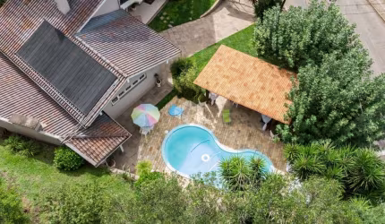 Casa em amplo terreno