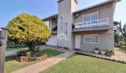 Casa com amplo terreno com otima localização