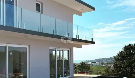 Casa à Venda de Alto Padrão em Garopaba no bairro Ferraz