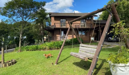 Casa 4 dormitórios, 280m² privativos, no Vale dos Pinheiros em Gramado