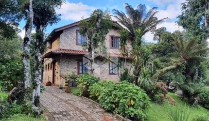 Casa 3 dormitórios com 120m² no Condomínio Lagos de Gramado
