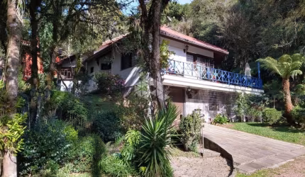 Casa 03 dormitórios, 275m² privativos, na Vila Suzana em Canela