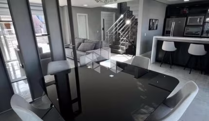 Sobrado com 180 m² no Reserva do Arvoredo 3 dormitórios e 2 vagas para carro à venda.