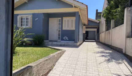 Casa à venda no bairro Jardim dos Lagos, 3 dormitórios, -1suíte- sala, sala de estar, jantar, cozinha e banheiro.