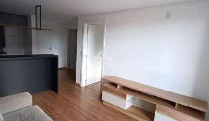Apartamento com 1 dormitório com sacada e semi mobiliado