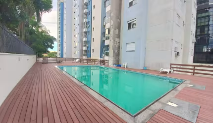Apartamento 2 dormitórios com sacada e churrasqueira, centro de Canoas/RS.