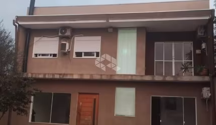 Sobrado com 4 dormitórios, 1 suíte e 3 banheiros no bairro Harmonia em Canoas