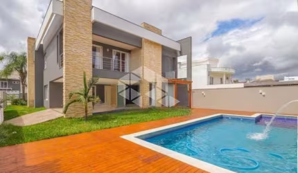 Casa Sobrado com 4 Dorm. Sendo 3 Suites com Piscina no Moinhos de Vento.