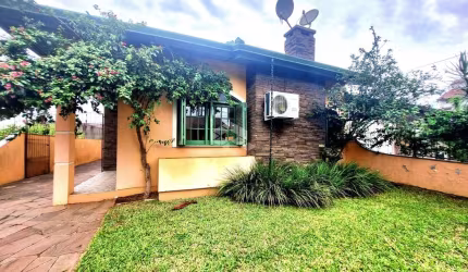 Casa térrea 3 dormitórios  160m² privativos São José Canoas