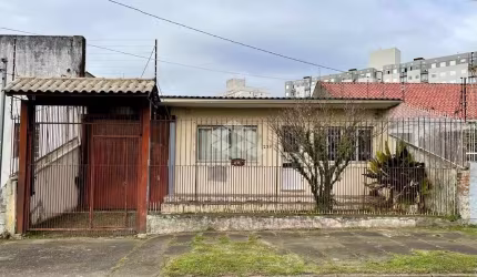 Casa Térrea no Sarandi com pátio bem amplo. Terreno de 10x30