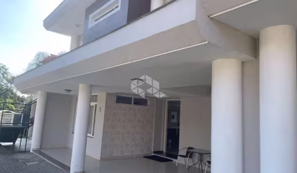 Casa Condomínio Fechado (03) Dormitórios/Quartos suítes 2 vagas no bairro Tristeza