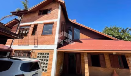 CASA COM 4 QUARTOS NO BAIRRO MORRO DAS PEDRAS - FLORIANÓPOLIS/SC