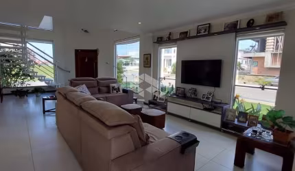 Casa mobiliada em condomínio fechado nos Ingleses!