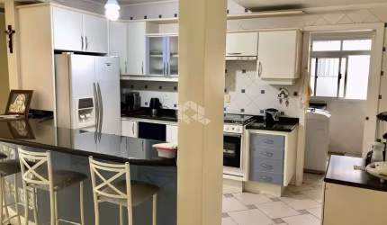 Imóvel comercial com 2 apartamento juntos - centro de Florianópolis/SC