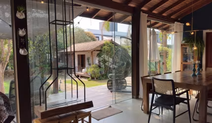 Casa de 4 quartos a venda no Village da Lagoa da Conceição em Floriaópolis