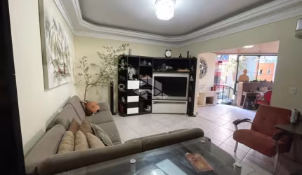 Apartamento - 3 Dormitórios - 382m² privativos - Meia Praia - Mobiliado