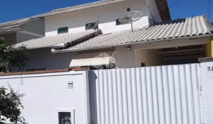 Casa Pereque com 4 dormitórios sendo 2 suítes, Porto Belo.