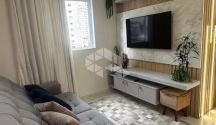 Apartamento com duas suítes, mobiliado na Meia Praia