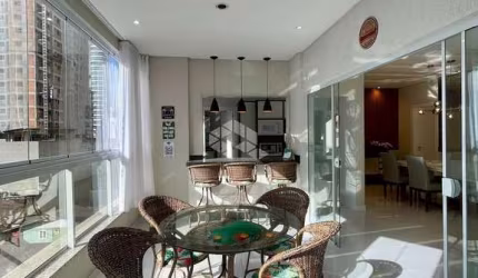 Apartamento com 3 suítes e 2 vagas de garagem em Itapema,