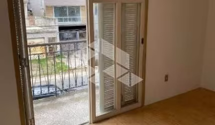 Apartamento no bairro Teresópolis, em Porto Alegre de 2 dormitórios e vaga